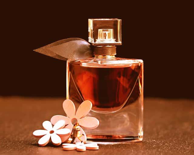 دلالات العطر: الرمزية وراء الروائح في العادات والتقاليد العربية